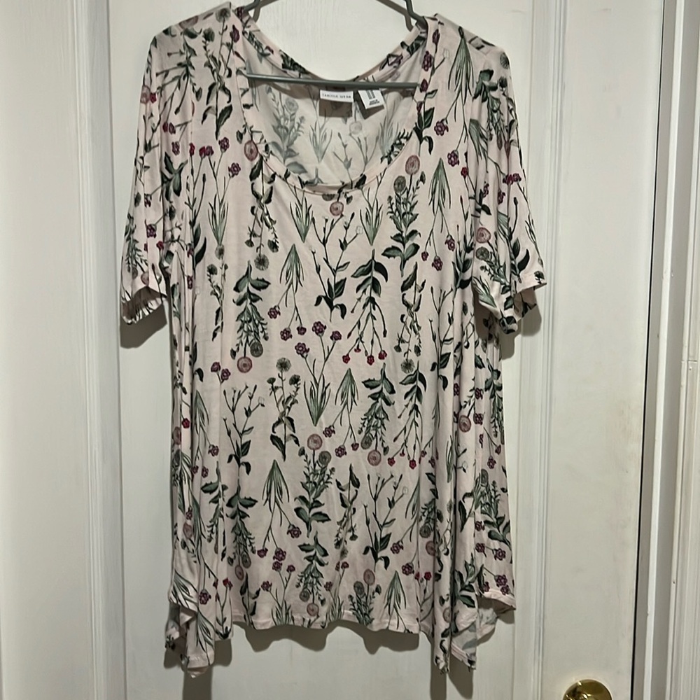 🌞3/$25 Tabitha Webb floral tunic